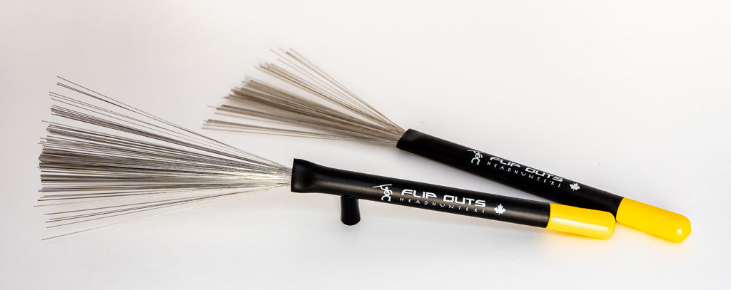 Flip Outs Lightweight retractable wire drum brush with no pull rod. GripSure handle with anti-slip inner sleeve, 0.565" diameter. Made in Canada by HeadHunters.